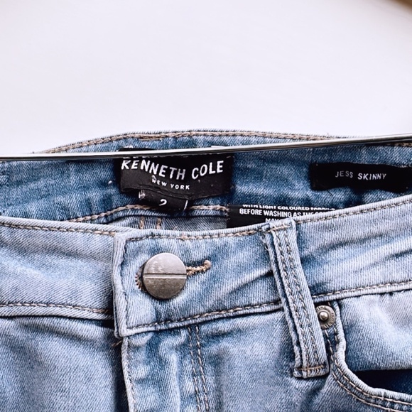 Kenneth Cole Light Wash Jess Skinny Jeans Size 2 - Picture 6 of 6